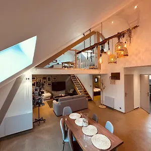 https://au-cafe-de-jeanne.hotels-rhonealpes.com