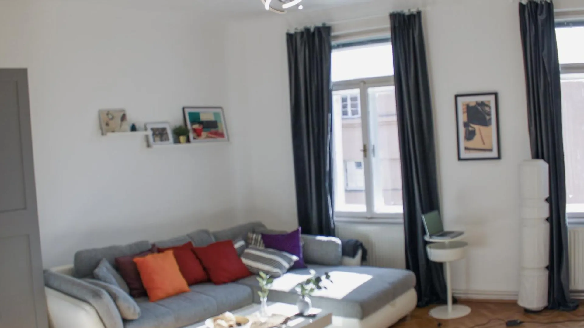 Spittelau Chillout Lounge Spacious Bright Contactless Selfcheckin Vienna Austria